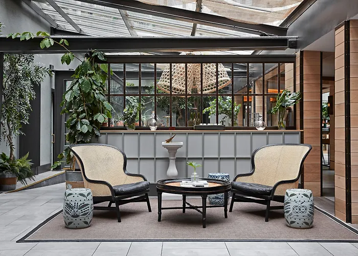 Top Large Hotels in Edinburgh for Lavish Stays